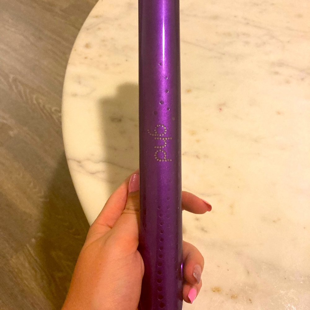 GHD HAIR STRAIGHTENER